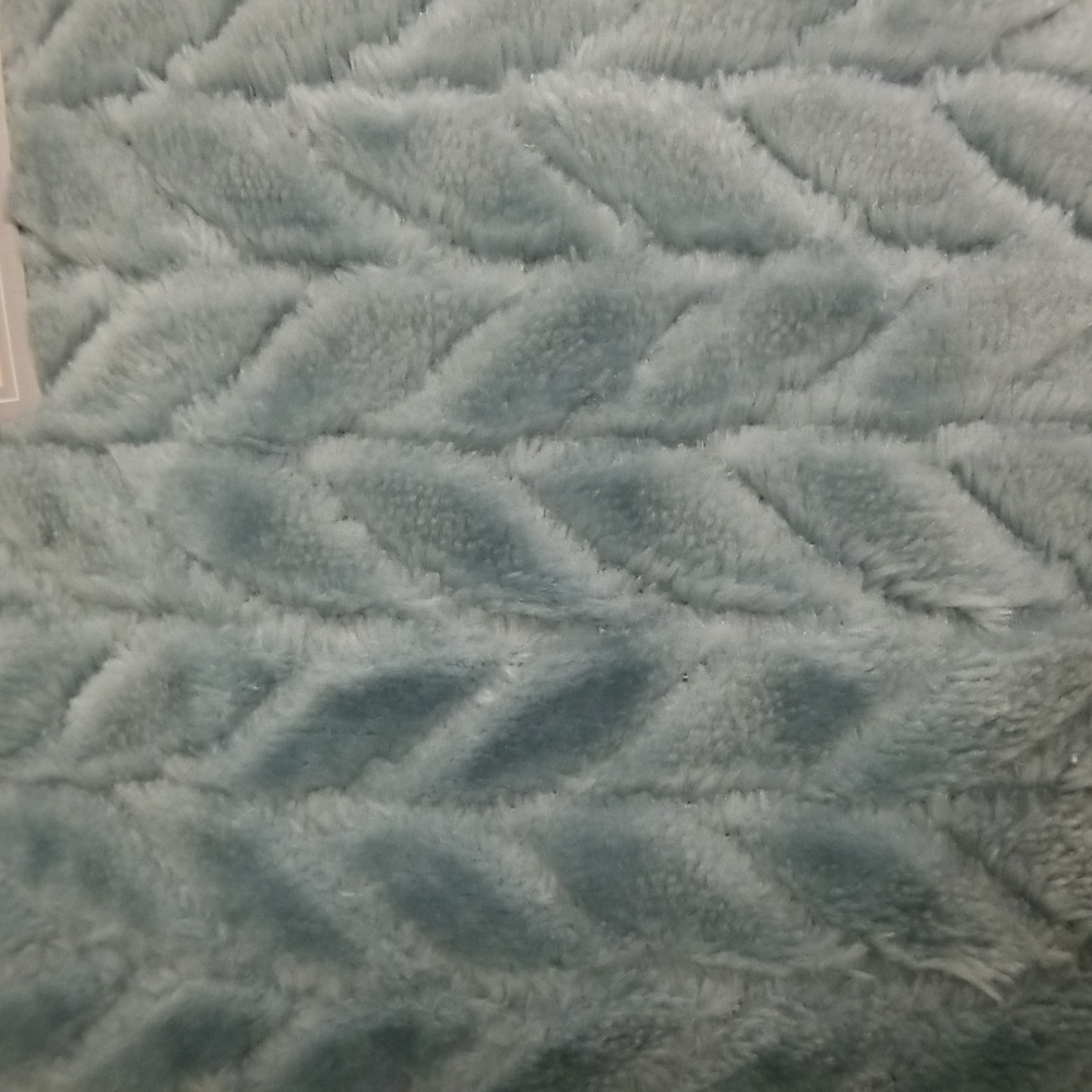 BRAND NEW velvet berber accent pillows! - Picture 6 of 7